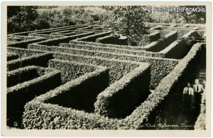 ansichtkaart: Naarden, Oud-Valkeveen. Dwaaltuin