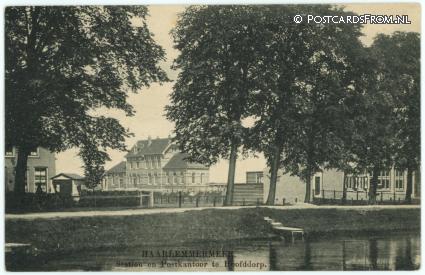 ansichtkaart: Hoofddorp, Station en Postkantoor. Haarlemmermeer