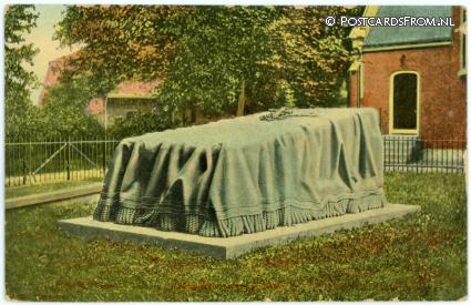 ansichtkaart: Rijsenburg, Monument achter de Kerk