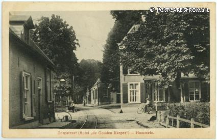 ansichtkaart: Hummelo, Dorpstraat. Hotel 'De Gouden Karper'
