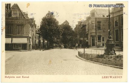 ansichtkaart: Leeuwarden, Hofplein met Eewal