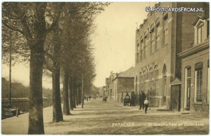 Franeker, St. Josephschool en Zuiderkade ansichtkaart: Franeker, St. Josephschool en Zuiderkade