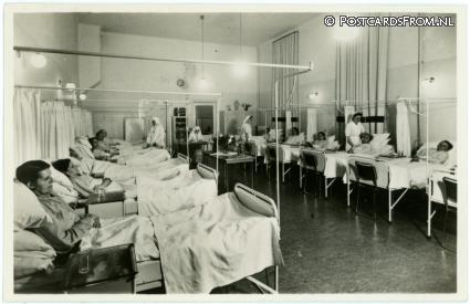 ansichtkaart: Sneek, Sint Antonius Ziekenhuis. Afdeling Vrouwen