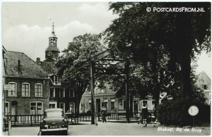ansichtkaart: Blokzijl, Bij de Brug