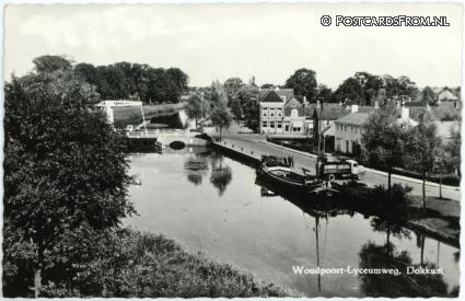 ansichtkaart: Dokkum, Woudpoort - Lyceumweg