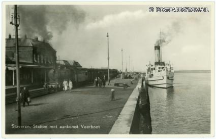 Stavoren, Station met aankomst Veerboot ansichtkaart: Stavoren, Station met aankomst Veerboot