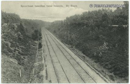 ansichtkaart: Baarn, Spoorbaan tusschen twee heuvels. Bij Baarn