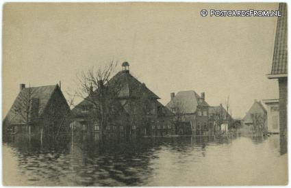 ansichtkaart: Sint Laurens, Gemeentehuis April 1945