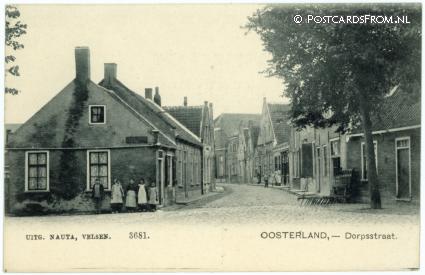 Oosterland ZL, Dorpsstraat ansichtkaart: Oosterland ZL, Dorpsstraat
