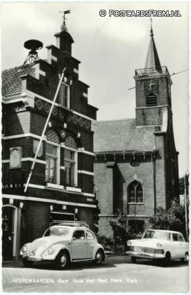 ansichtkaart: Heerewaarden, Gem. Huis met Ned. Herv.  Kerk