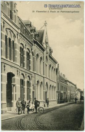 ansichtkaart: Oosterhout NB, St. Vincentius a Paulo en Patronaatsgebouw
