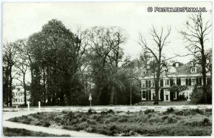 ansichtkaart: Voorschoten, Zilverfabriek Kon. Begeer. Villa Berbice