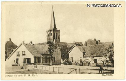 Maurik, Dorpsplein met N.H. Kerk ansichtkaart: Maurik, Dorpsplein met N.H. Kerk