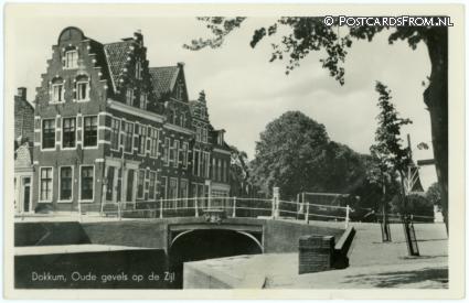 ansichtkaart: Dokkum, Oude gevels op de Zijl