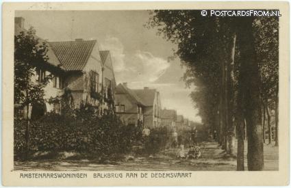 ansichtkaart: Balkbrug, Aan de Dedemsvaart. Ambtenaarswoningen