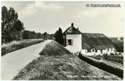 ansichtkaart: Dreumel, Waaldijk met oude Boerderij