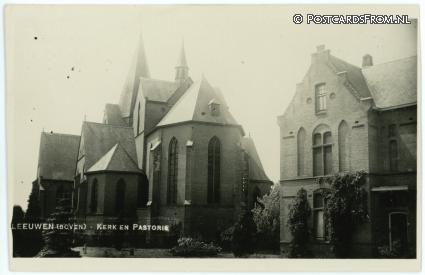 Boven-Leeuwen, Kerk en Pastorie ansichtkaart: Boven-Leeuwen, Kerk en Pastorie