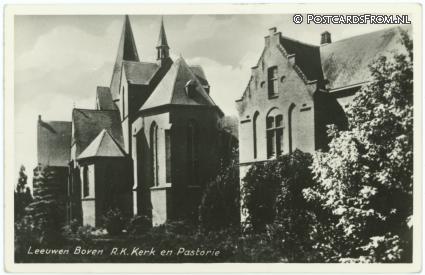ansichtkaart: Boven-Leeuwen, R.K. en Pastorie