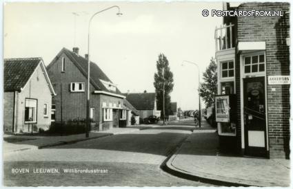 Boven-Leeuwen, Willibrordusstraat ansichtkaart: Boven-Leeuwen, Willibrordusstraat