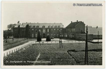 Beneden-Leeuwen, St. Jozefgesticht en Meisjesschool ansichtkaart: Beneden-Leeuwen, St. Jozefgesticht en Meisjesschool