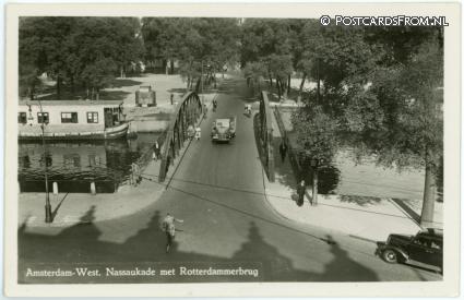 ansichtkaart: Amsterdam, West. Nassaukade met Rotterdammerbrug