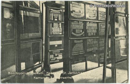 Haarlem, Bisschoppelijk Museum. St. Jansstraat 79. Kamer 8. Kantwerken ansichtkaart: Haarlem, Bisschoppelijk Museum. St. Jansstraat 79. Kamer 8. Kantwerken
