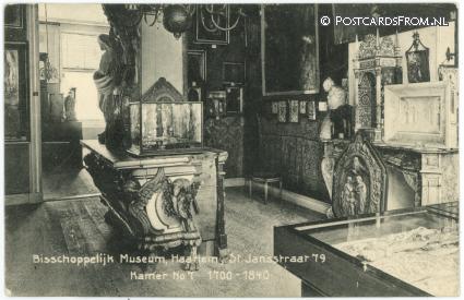 Haarlem, Bisschoppelijk Museum. St. Jansstraat 79. Kamer 7. 1700-1840 ansichtkaart: Haarlem, Bisschoppelijk Museum. St. Jansstraat 79. Kamer 7. 1700-1840