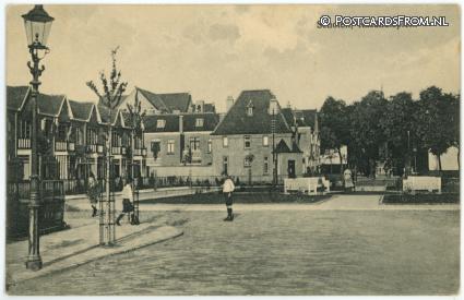 ansichtkaart: Schoten NH, Raadhuisplein