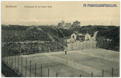 ansichtkaart: Zandvoort, Tennisbanen bij het Grand Hotel