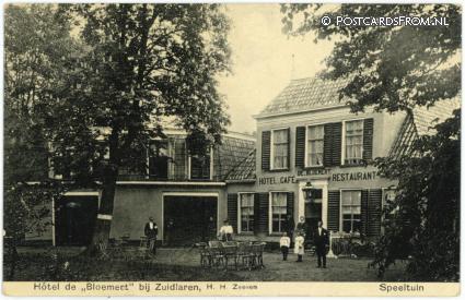 ansichtkaart: Zuidlaren, Hotel de 'Bloemert'. H.H. Zeeven. Speeltuin