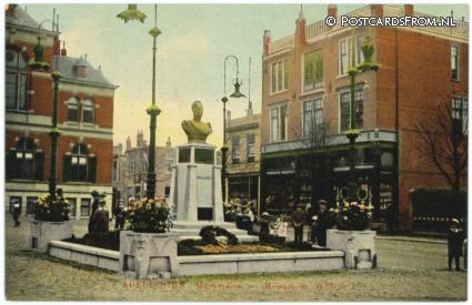 ansichtkaart: Apeldoorn, Marktplein. Monument Willem I