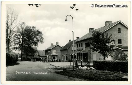 ansichtkaart: Deurningen, Hoofdstraat met Boerenleenbank