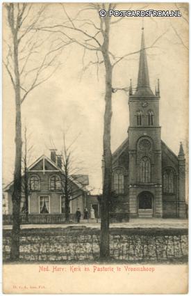 Vroomshoop, Ned. Herv. Kerk en Pastorie ansichtkaart: Vroomshoop, Ned. Herv. Kerk en Pastorie