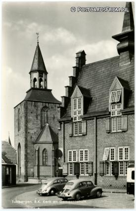 ansichtkaart: Tubbergen, R.K. Kerk en Gemeentehuis