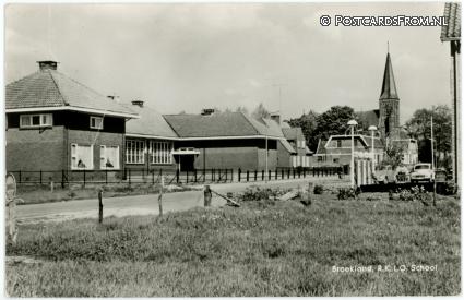 ansichtkaart: Broekland OV, R.K. L.O. School