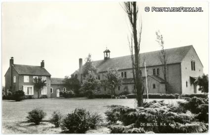 ansichtkaart: Slagharen, De Belte. R.K. Kerk met Pastorie