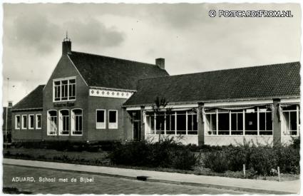 ansichtkaart: Aduard, School met de Bijbel