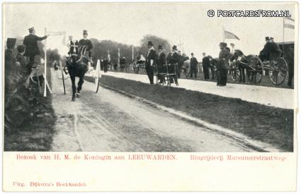 Leeuwarden, Bezoek H.M. de Koningin. Ringrijderij Marsumerstraatweg ansichtkaart: Leeuwarden, Bezoek H.M. de Koningin. Ringrijderij Marsumerstraatweg