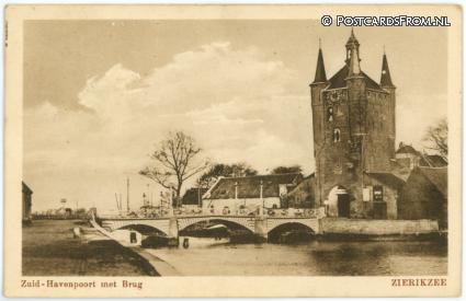 ansichtkaart: Zierikzee, Zuid-Havenpoort met Brug