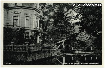 Leek, Waranda en gracht Kasteel 'Nienoord' ansichtkaart: Leek, Waranda en gracht Kasteel 'Nienoord'