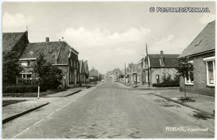 Piershil, Voorstraat ansichtkaart: Piershil, Voorstraat