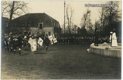 ansichtkaart: 's-Gravenhage, ? 19 april1919. Koningin en padvinders?