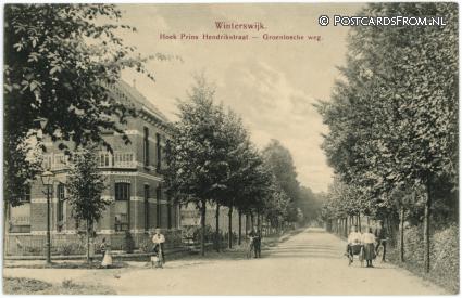 Winterswijk, Hoek Prins Hendrikstraat - Groenlosche weg ansichtkaart: Winterswijk, Hoek Prins Hendrikstraat - Groenlosche weg