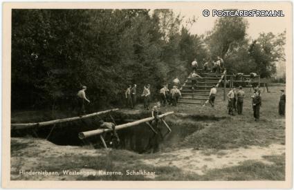 ansichtkaart: Schalkhaar, Hindernisbaan. Westenberg Kazerne