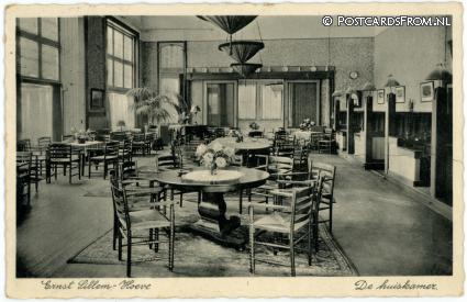 ansichtkaart: Lage Vuursche, Ernst Sillem-Hoeve. De huiskamer