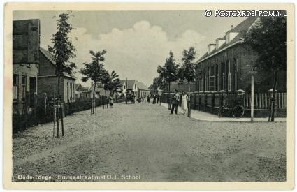 ansichtkaart: Oude-Tonge, Emmastraat met O.L. School