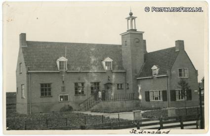 ansichtkaart: Sint-Annaland, Gemeentehuis