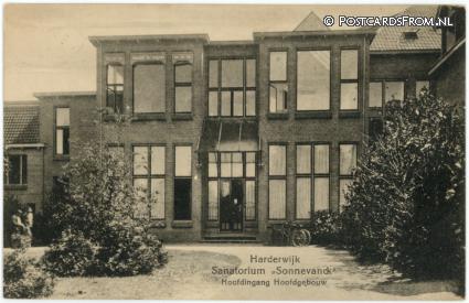Harderwijk, Sanatorium 'Sonnevanck' Hoofdingang Hoofdgebouw ansichtkaart: Harderwijk, Sanatorium 'Sonnevanck' Hoofdingang Hoofdgebouw