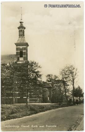 ansichtkaart: Leiderdorp, Geref. Kerk met Pastorie