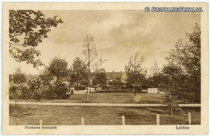 ansichtkaart: Leiden, Plantsoen Kooipark